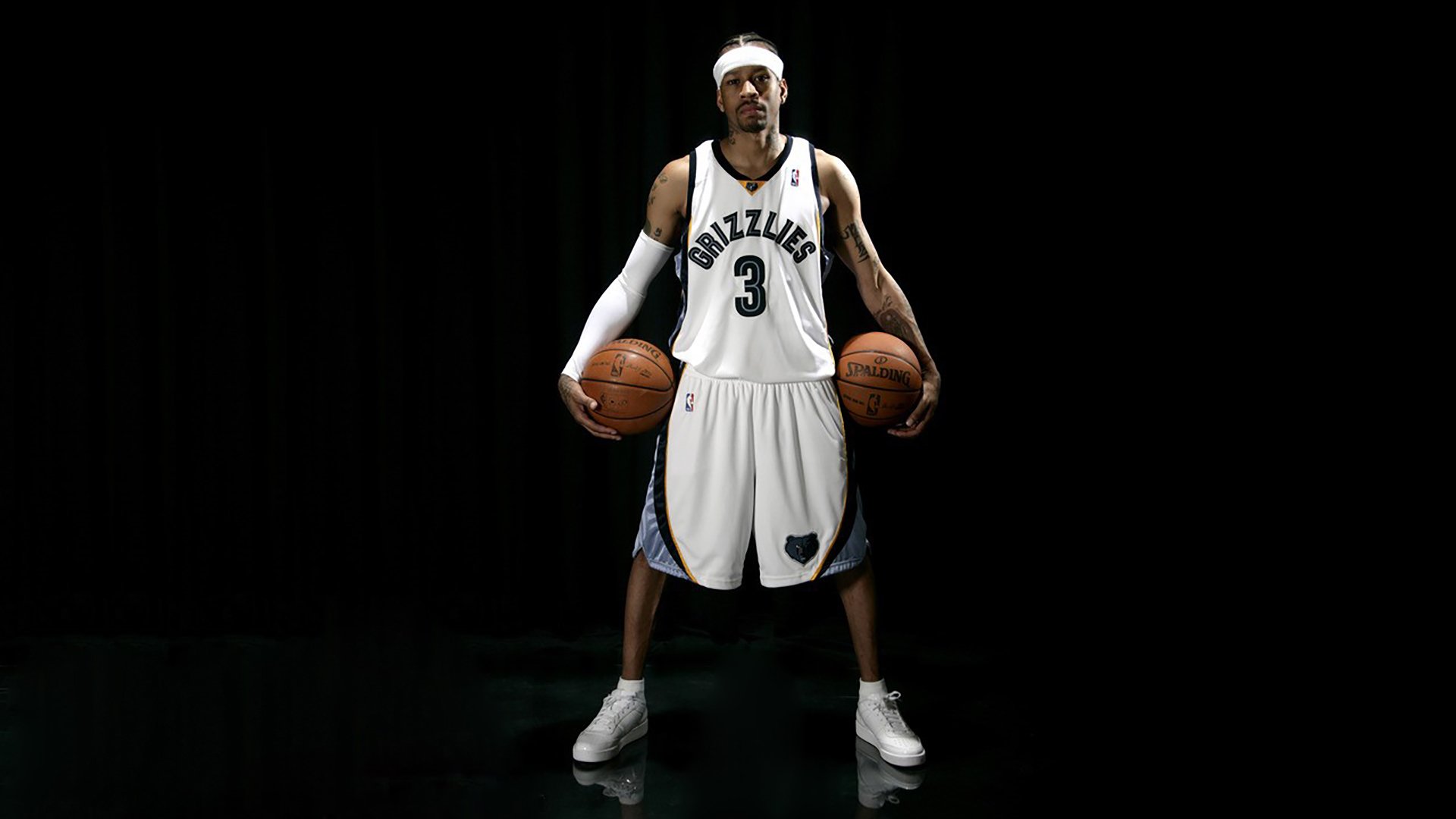 詹姆斯压哨绝杀湖人东部前四稳固,詹姆斯半场压哨